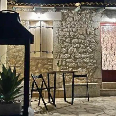 Casa de Férias Alekos Cozy Stone 2br Karya Center *