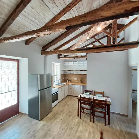 Alekos Stone House 2br Private Parking Holiday home *