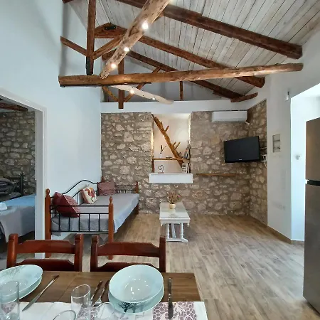 Alekos Stone House 2br Private Parking Holiday home