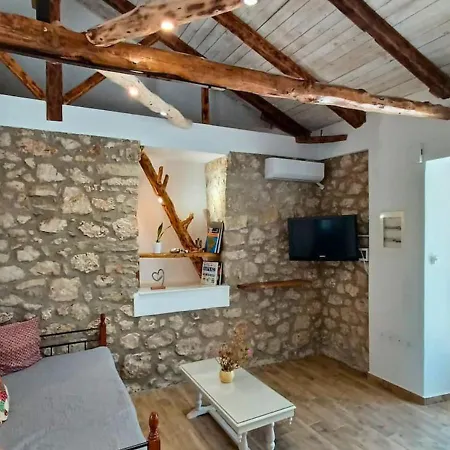 Holiday home Alekos Stone 2 Bedroom Home Near City-Center Karya *