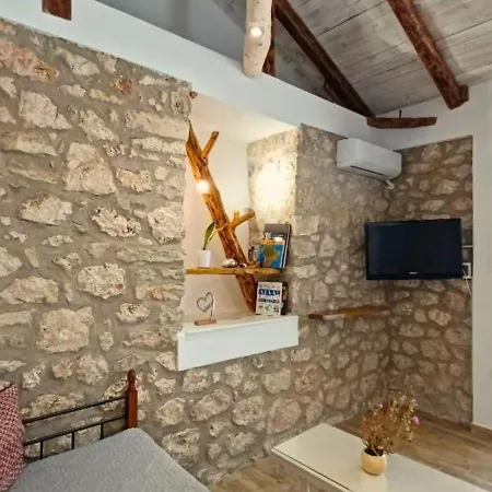 Holiday home Alekos Stone 2 Bedroom Home Near City-Center Karya Karia (Lefkada)