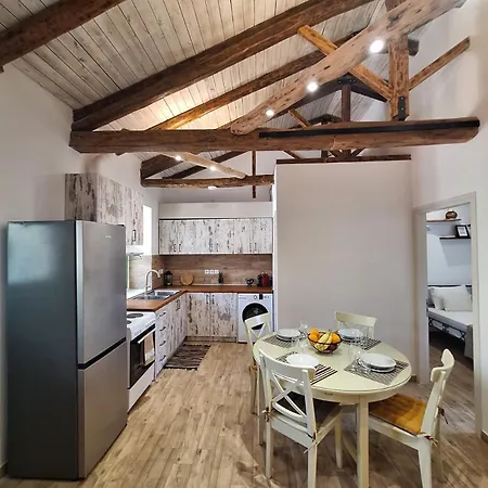 Alekos Cozy Stone 2br Karya Center בית נופש Kariá