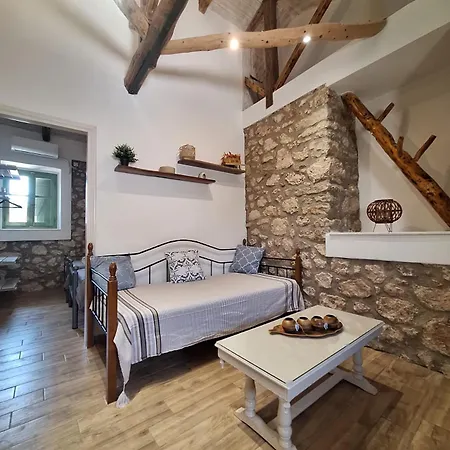 בית נופש Alekos Cozy Stone 2br Karya Center Kariá