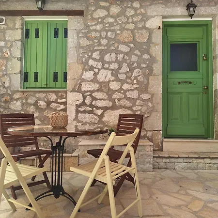 בית נופש Alekos Cozy Stone 2br Karya Center *