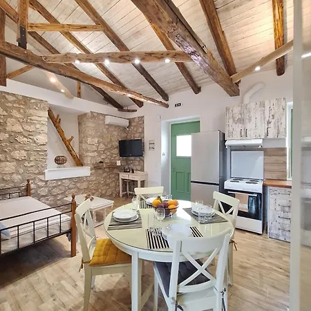 Alekos Cozy Stone 2br Karya Center בית נופש *