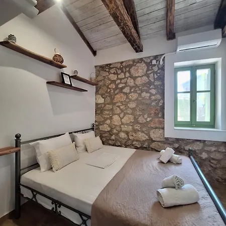 בית נופש Alekos Cozy Stone 2br Karya Center Kariá