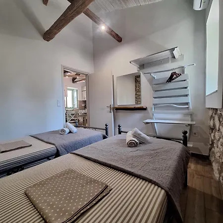 בית נופש Alekos Cozy Stone 2br Karya Center