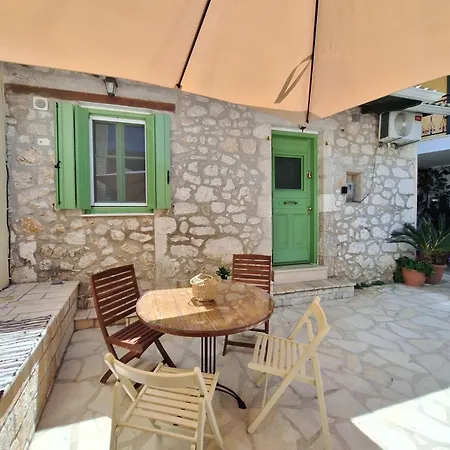 Alekos Cozy Stone 2br Karya Center Kariá