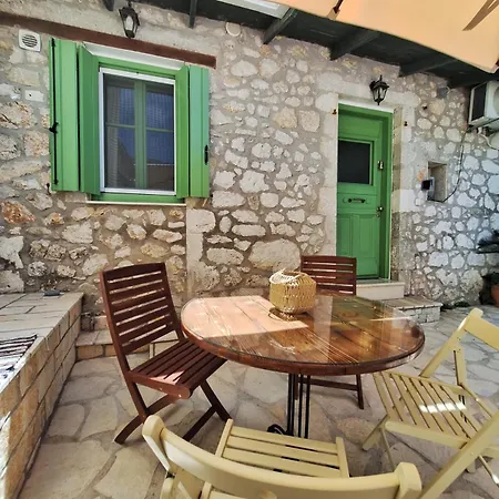 Alekos Cozy Stone 2br Karya Center בית נופש