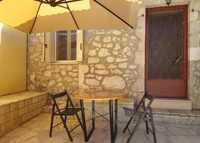 Dom wakacyjny Alekos Cozy Stone 2br Karya Center