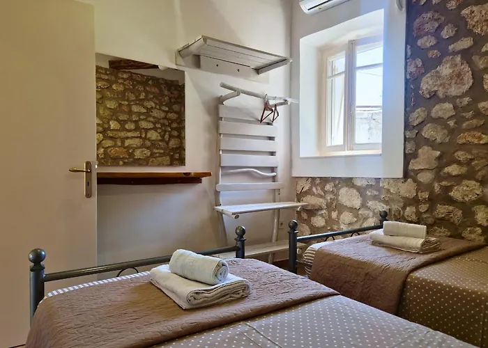 Dom wakacyjny Alekos Cozy Stone 2br Karya Center Kariá