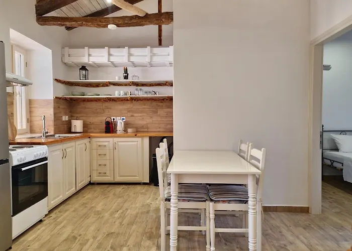 Dom wakacyjny Alekos Cozy Stone 2br Karya Center Kariá