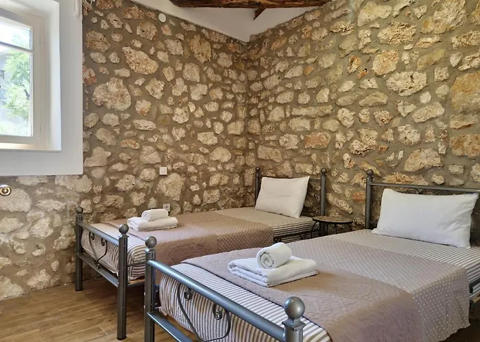 Alekos Cozy Stone 2br Karya Center Dom wakacyjny *